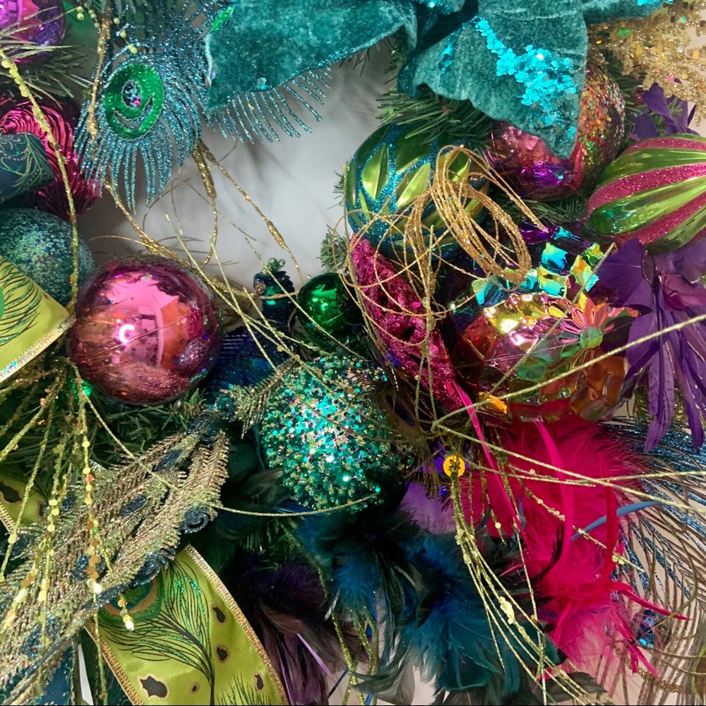 Peacock Contemporary Christmas Wreath With Lights - Picture 6 of 11